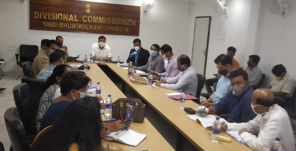 एक हफ्ते के अंदर कराएं सारंडा के 40 गांवों का सर्वे, घर- परिवार की संख्या भी बताएं : आयुक्त