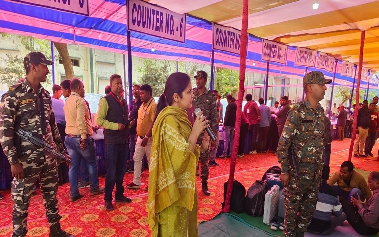 रामगढ़ विधानसभा उपचुनाव 2023: कड़ी सुरक्षा में 27 फरवरी की सुबह 7 बजे से वोटिंग, बूथ पर पहुंचे मतदानकर्मी