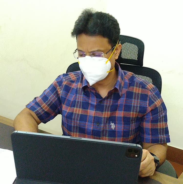 Coronavirus In Jharkhand : झारखंड के धनबाद में कोरोना की दूसरी लहर का कहर हो रहा कम, तेजी से स्वस्थ हो रहे संक्रमित, कोविड अस्पतालों में 50 फीसदी बेड हो गये खाली