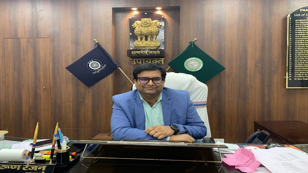 Jharkhand News: कोरोना से जंग को तैयार पाकुड़ के अस्पतालों में इलाज की क्या है व्यवस्था, DC ने की ये अपील Jharkhand News: कोरोना से जंग को तैयार पाकुड़ के अस्पतालों में इलाज की क्या है व्यवस्था, DC ने की ये अपील
