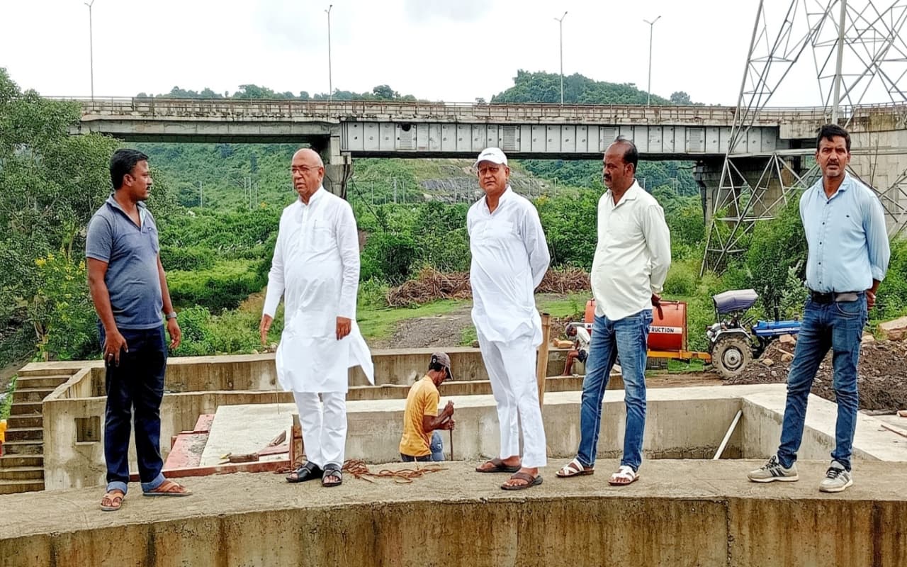 बोकारो : एसटीपी के निर्माण कार्य का सरयू राय ने किया निरीक्षण, कहा- गुणवत्ता खराब हुई तो CBI जांच को लिखूंगा बोकारो : एसटीपी के निर्माण कार्य का सरयू राय ने किया निरीक्षण, कहा- गुणवत्ता खराब हुई तो CBI जांच को लिखूंगा