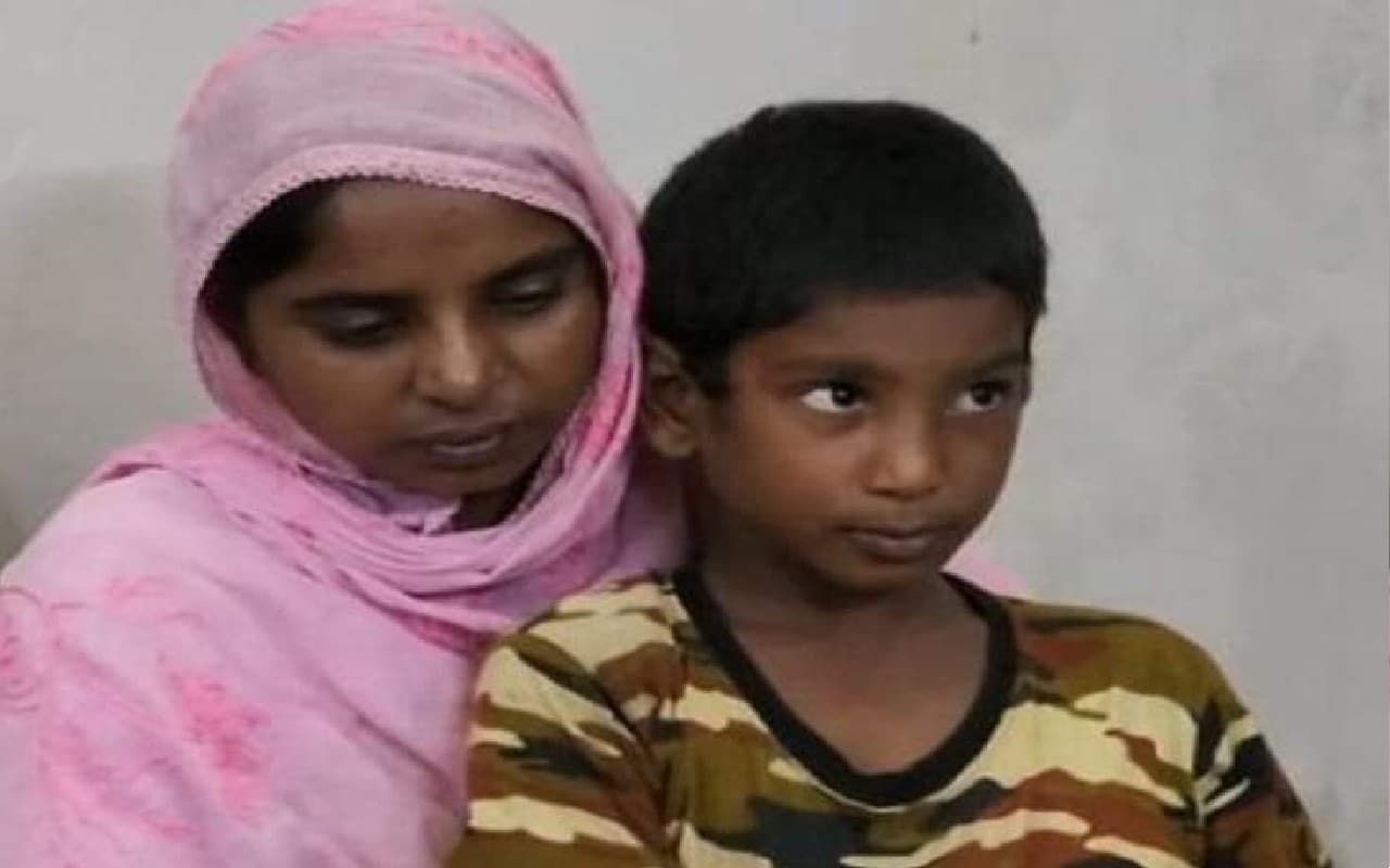 पश्चिम बंगाल : सिउड़ी से लापता बालक 48 घंटे बाद पाथर चापुडी से बरामद, पुलिस ने परिजनों को सौंपा