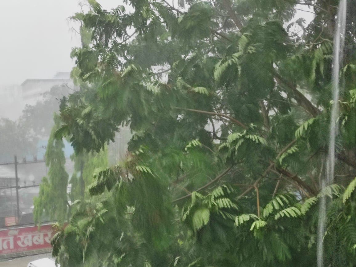 Weather Alert : आज चलेगी तेज हवा, कल बारिश व ओलावृष्टि के आसार