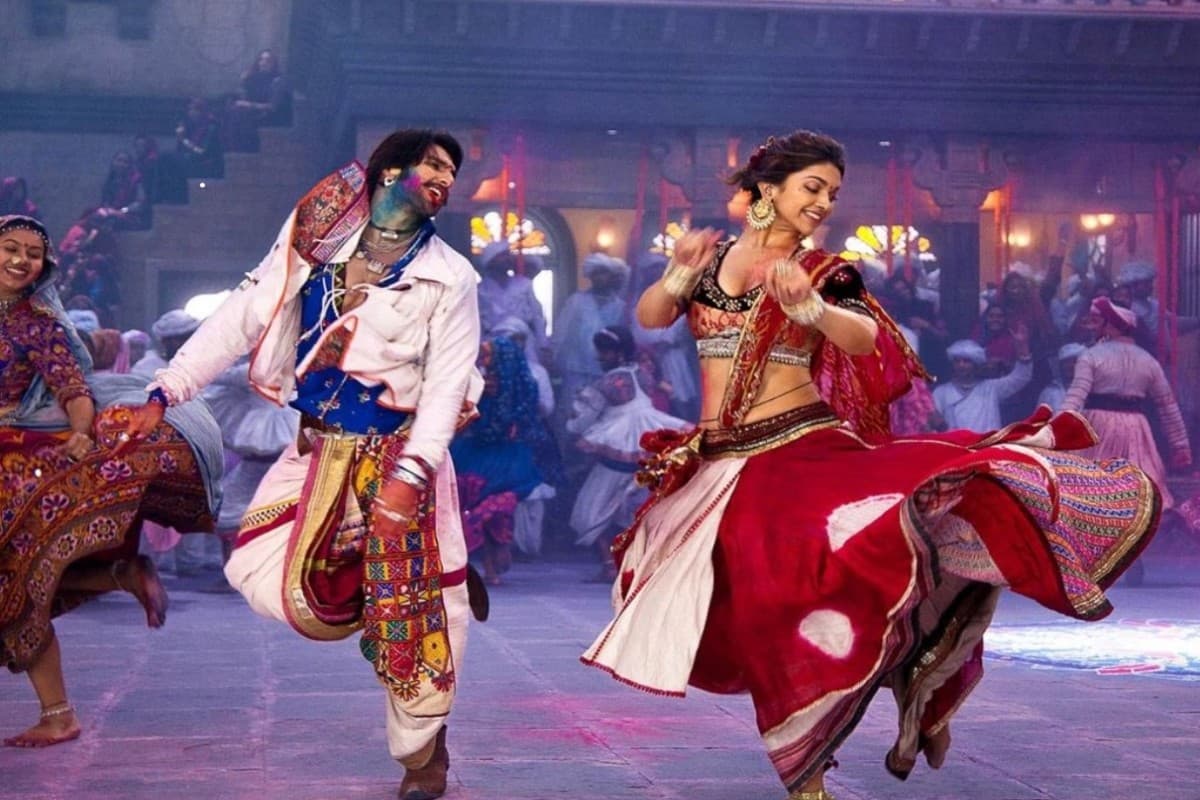 PHOTOS: क्यों खेला जाता है गरबा और डांडिया? तस्वीरों में जानिए नवरात्रि से क्या है इसका कनेक्शन