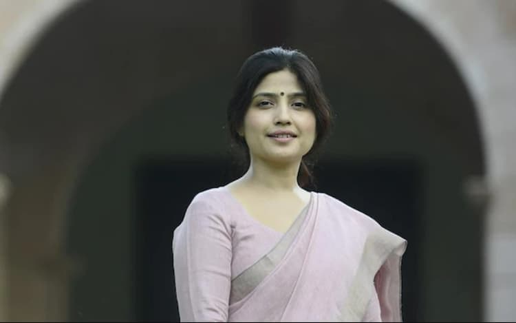 Dimple Yadav Photo: रियल लाइफ में ऐसी है मैनपुरी की पहली महिला सांसद डिंपल यादव, ये तस्वीरें हैं गवाह