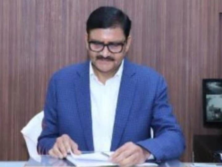बरेली में डीएम ने चार तहसीलदार बदले, एस के शर्मा बने टैक्स बार के प्रेसिडेंट, देखें पूरी लिस्ट