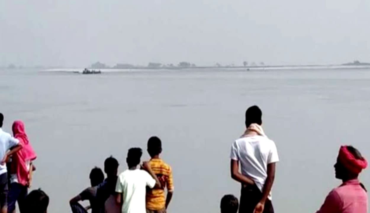 Flood in India: देश के कई हिस्सों में बाढ़ का कहर जारी, आंध्र प्रदेश में गोदावरी नदी उफान पर