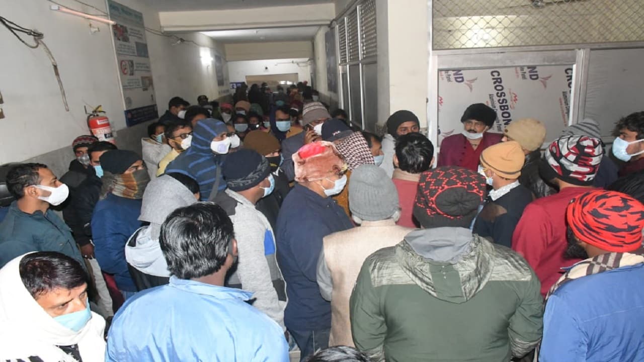 Jharkhand News: बोकारो सदर अस्पताल में ड्यूटी के दौरान डॉक्टर की मौत, परिजनों का शव लेने से इनकार Jharkhand News: बोकारो सदर अस्पताल में ड्यूटी के दौरान डॉक्टर की मौत, परिजनों का शव लेने से इनकार