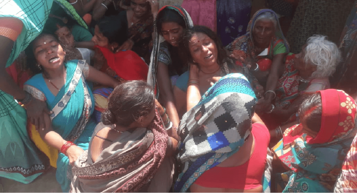 झारखंड में करमा पूजा के लिए बालू लाने गयीं 3 बच्चियां नहाने के दौरान डैम में डूबीं, तीनों की मौत झारखंड में करमा पूजा के लिए बालू लाने गयीं 3 बच्चियां नहाने के दौरान डैम में डूबीं, तीनों की मौत