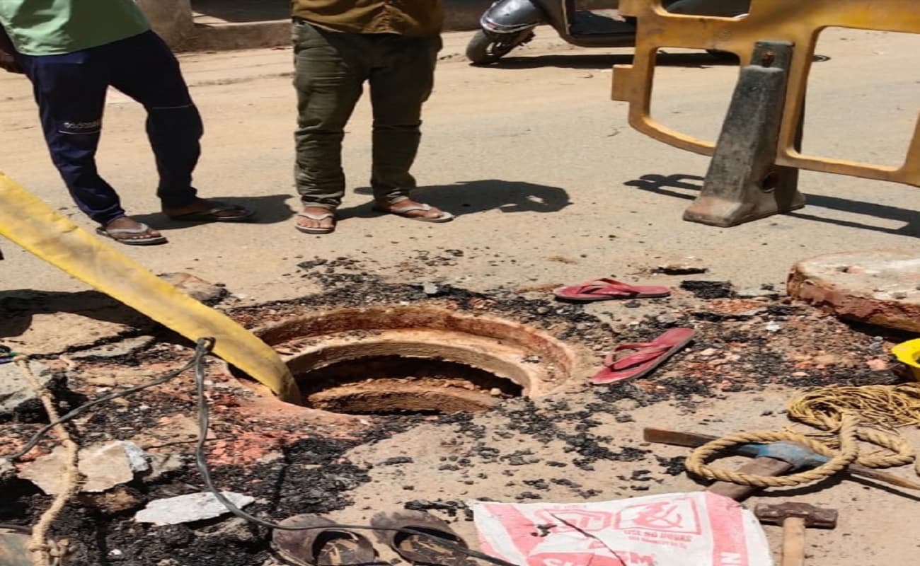 पटना में चल रहा था नमामि गंगे का काम, बिना सुरक्षा नाले की सफाई करने उतरे 2 मजदूर, दम घुटने से मौत