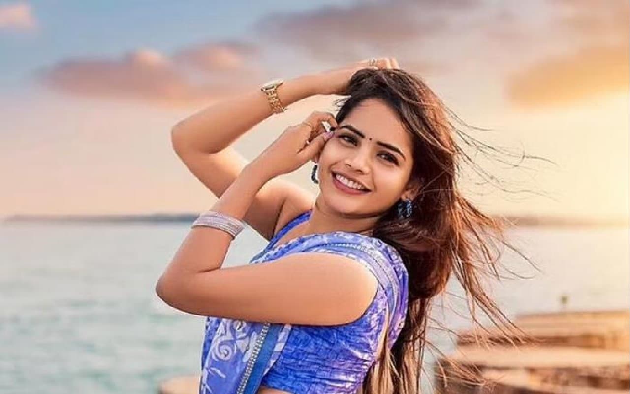 Tamil Actress Deepa: 29 साल की एक्ट्रेस दीपा ने की खुदकुशी, पंखे से लटका मिला शव, जानें वजह Tamil Actress Deepa: 29 साल की एक्ट्रेस दीपा ने की खुदकुशी, पंखे से लटका मिला शव, जानें वजह