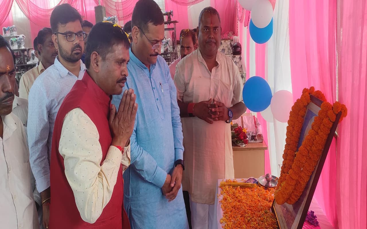 अटल बिहारी वाजपेयी पुण्यतिथि पर बोले दीपक प्रकाश- केंद्र की गरीबों को रोजगार से जोड़ने का प्रयास सराहनीय