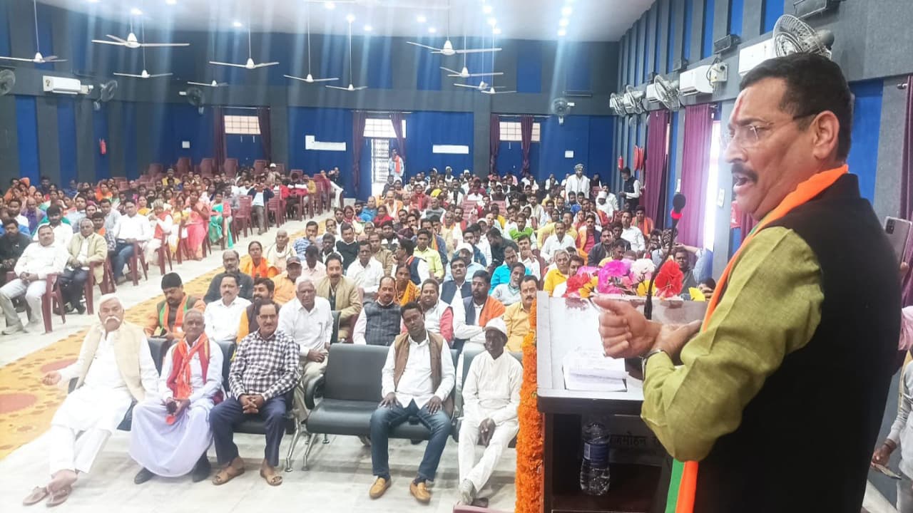 झारखंड BJP प्रदेश अध्यक्ष दीपक प्रकाश ने हेमंत सरकार पर कसा तंज, कहा- राज्य में परिवारवाद की चल रही सरकार