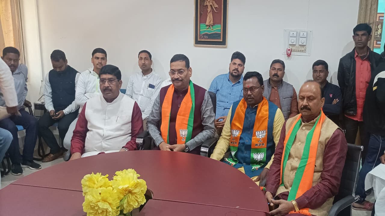 झारखंड बीजेपी का एक बार फिर हेमंत सरकार पर निशाना, दीपक प्रकाश ने DMFT राशि के दुरुपयोग का लगाया आरोप