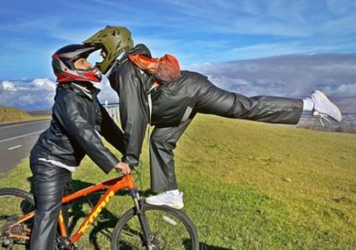 रणवीर सिंह ने दीपिका पादुकोण संग शेयर की अपने बर्थडे की UNSEEN फोटोज,एडवेंचर के साथ रोमांस करते दिखें कपल