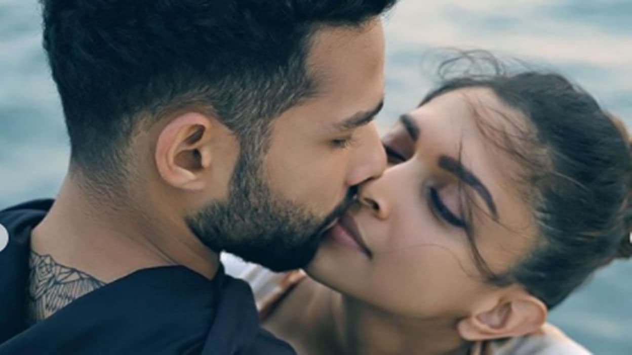 Gehraiyaan में दीपिका संग किसिंग सीन पर सिद्धांत से इस शख्स ने पूछा था अजीब सवाल, कपिल शो पर हुआ खुलासा