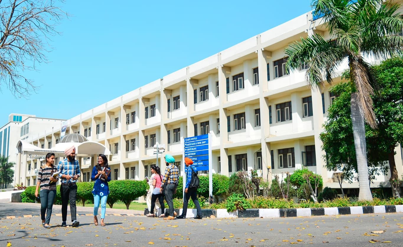 पंजाब के कॉलेज पर बिहारी स्टूडेंट्स को परेशान करने का आरोप, छात्रों ने कहा- एग्जाम देने से रोका जाता है