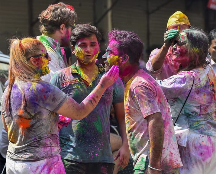 होली में सौहार्द्र बिगाड़ने वालों की सूचना तत्काल पुलिस को दें