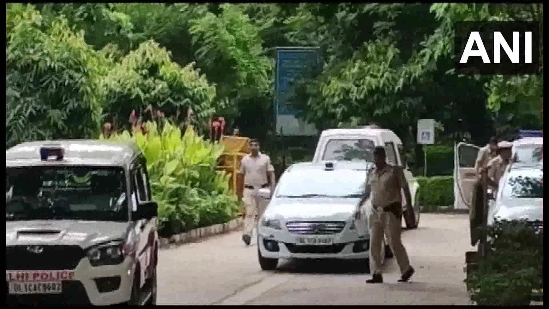 दिल्ली बन रही क्राइम कैपिटल! रॉड से मारकर लड़की की हत्या, आरोपी फरार, पुलिस कर रही तलाश