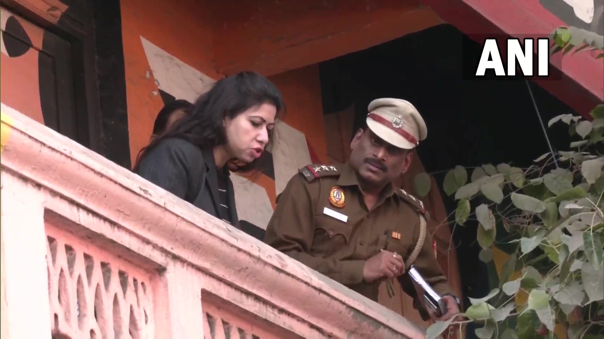 'पांचवी कक्षा की छात्रा को टीचर ने खिड़की से फेंका, पहले मारा कैंची से', दिल्ली में दिल दहलाने वाली घटना