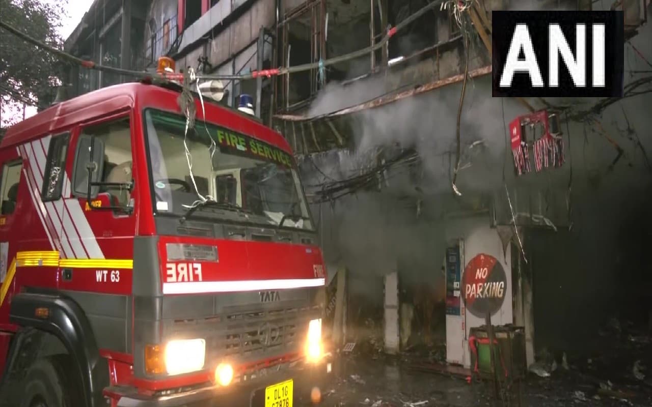 Delhi Fire News: चांदनी चौक के भागीरथ पैलेस मार्केट में लगी भीषण आग, 50 से अधिक दुकानें जलकर खाक