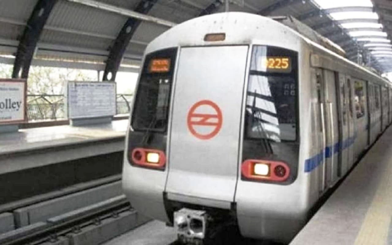 Delhi Metro: तकनीकी खराबी के कारण येलो लाइन पर सेवाएं ठप, 1 घंटे बाद हुई बहाली
