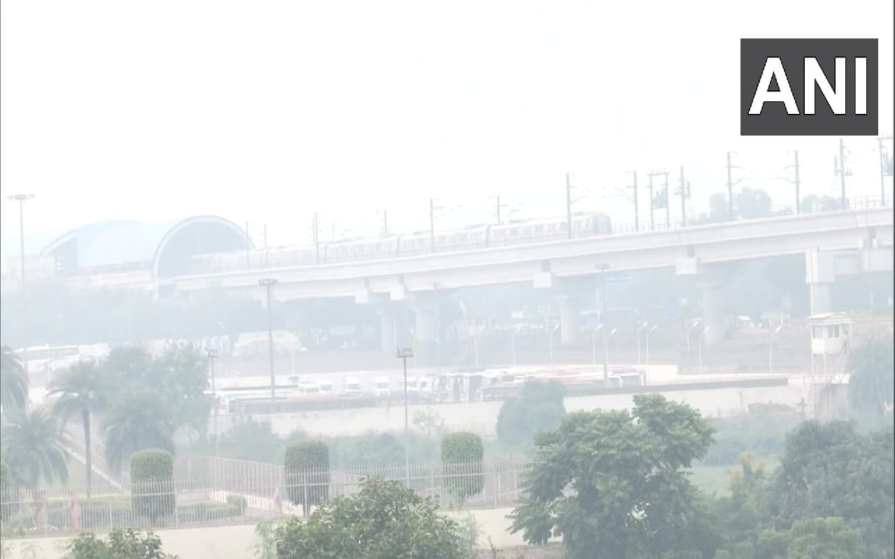 Delhi Pollution: सांस लेना हुआ मुश्किल, खतरनाक स्तर पर पहुंचा प्रदूषण, इन वाहनों के चलने पर पाबंदी