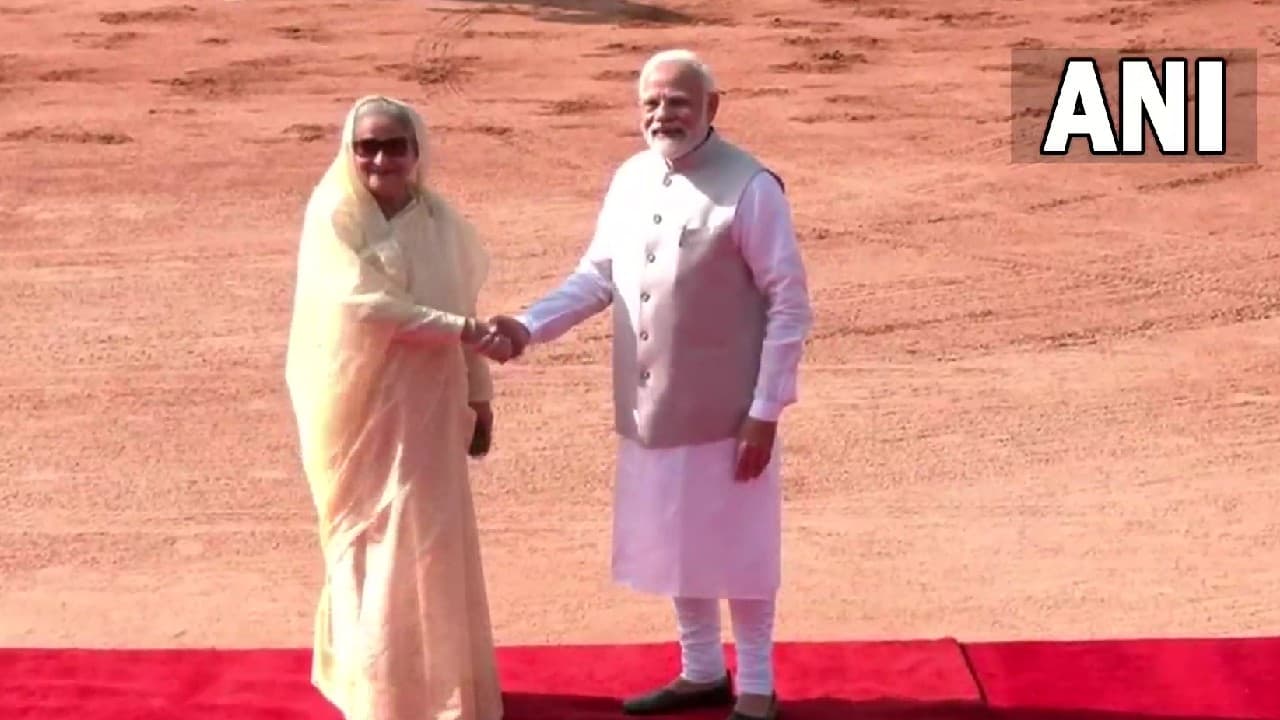 Sheikh Hasina visit: PM शेख हसीना 4 दिवसीय दौरे पर पहुंची भारत, कई समझौतों पर हस्ताक्षर की संभावना