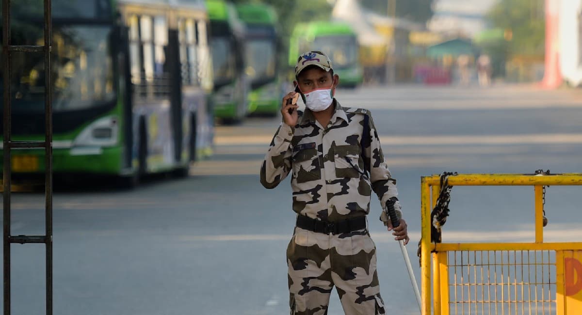 दिल्ली पुलिस में कोरोना का कोहराम, 300 से अधिक कर्मी वायरस से संक्रमित