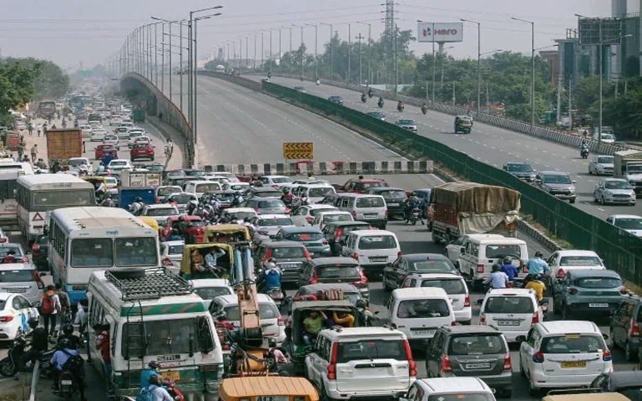 Delhi: NH-48 का एक हिस्सा हुआ बंद, दिल्ली-गुरुग्राम रोड पर लगा भारी जाम