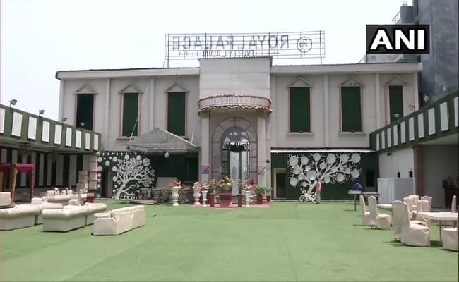 दिल्ली में खुलेंगे बैंक्वेट हॉल, जिम और होटल, शादी समारोह में शामिल हो सकेंगे 50 लोग