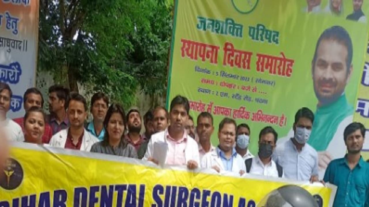 तेजस्वी यादव ने बिहार दंत चिकित्सा संघ के सचिव से की मुलाकात, संघ ने कहा- चिकित्सकों की सीट बढ़ाई जाए