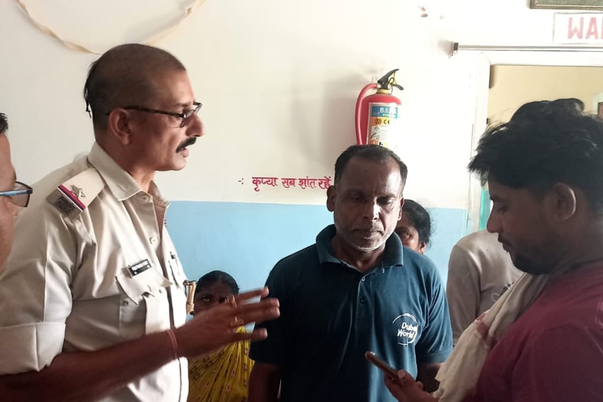 झारखंड: तीन शिशुओं की मौत से आक्रोशित परिजनों का देव क्लिनिक में हंगामा, डॉक्टर पर लापरवाही का लगाया आरोप
