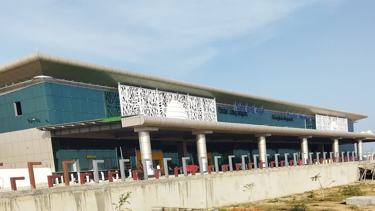 Jharkhand News: देवघर एयरपोर्ट रनवे की टेस्टिंग सफल, कब से शुरू हो रही है हवाई सेवा, पढ़िए पूरी डिटेल्स