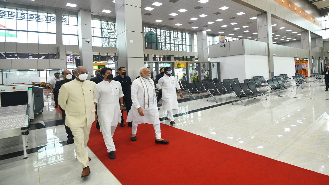PM मोदी ने देवघर एयरपोर्ट जनता को किया समर्पित, अब बोकारो, दुमका और जमशेदपुर में हवाई सेवा के बढ़े आसार