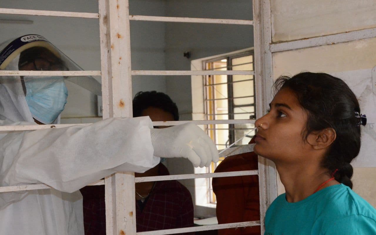 देवघर में कोरोना रिटर्न्स : मैट्रिक का छात्र मिला कोविड-19 पॉजिटिव, स्कूल ने उठाया ये कदम