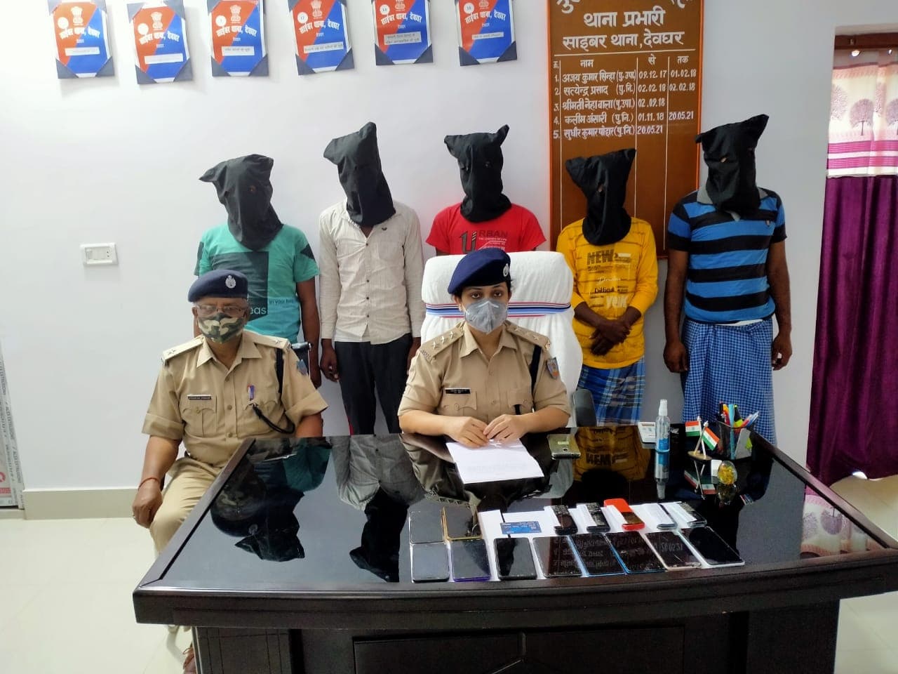 झारखंड के देवघर में फोन-पे पर कैशबैक का झांसा देकर करते थे ठगी, 5 साइबर ठगों को पुलिस ने दबोचा