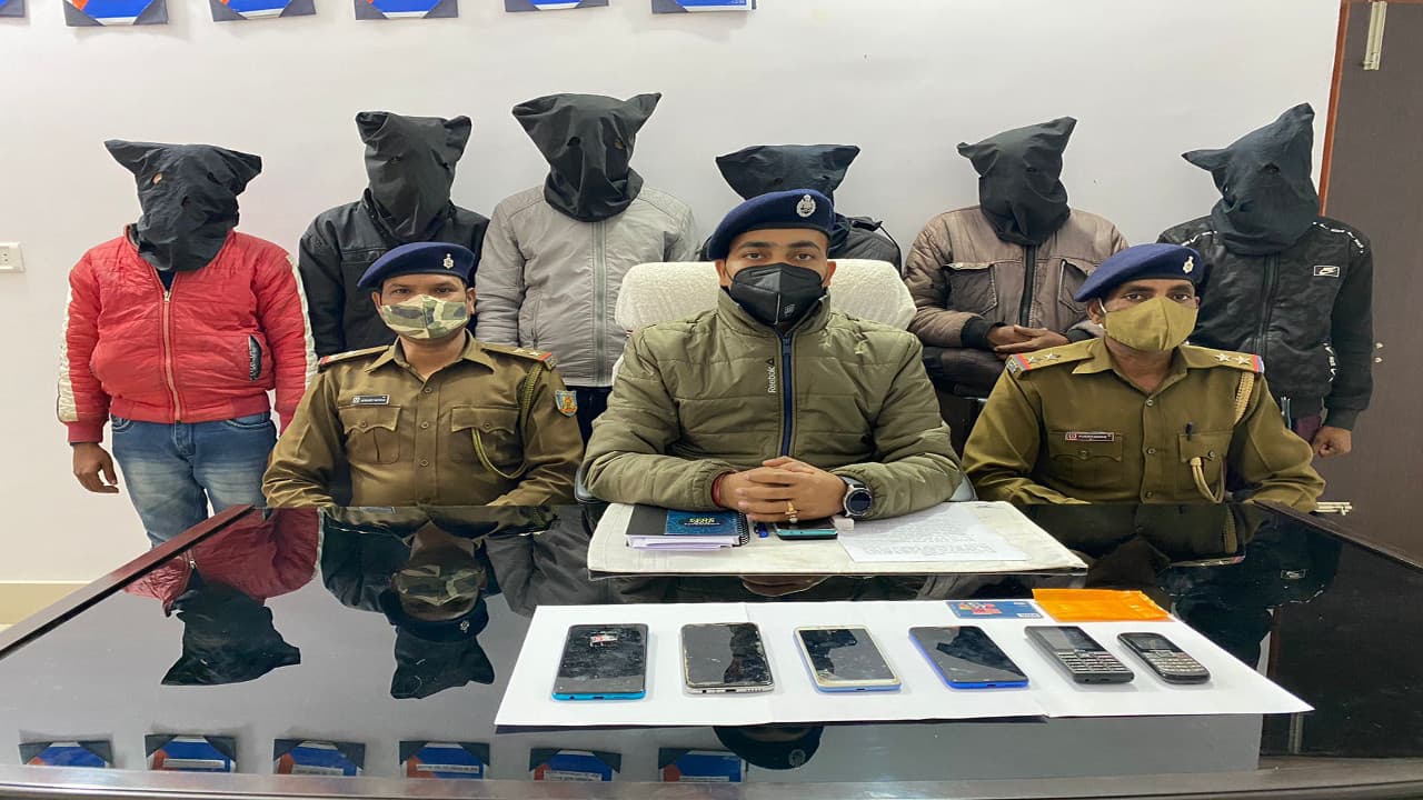 Jharkhand Cyber News: कई एप इंस्टॉल कराकर हो रही ठगी, देवघर में आधा दर्जन साइबर क्रिमिनल्स गिरफ्तार