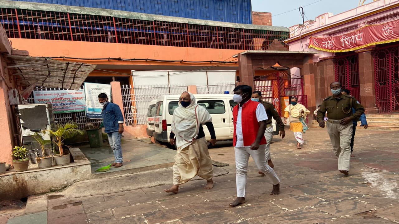 मकर संक्रांति पर बाबा मंदिर में संभावित भीड़ को लेकर DC ने तैयारियों का लिया जायजा, दिये कई दिशा-निर्देश मकर संक्रांति पर बाबा मंदिर में संभावित भीड़ को लेकर DC ने तैयारियों का लिया जायजा, दिये कई दिशा-निर्देश