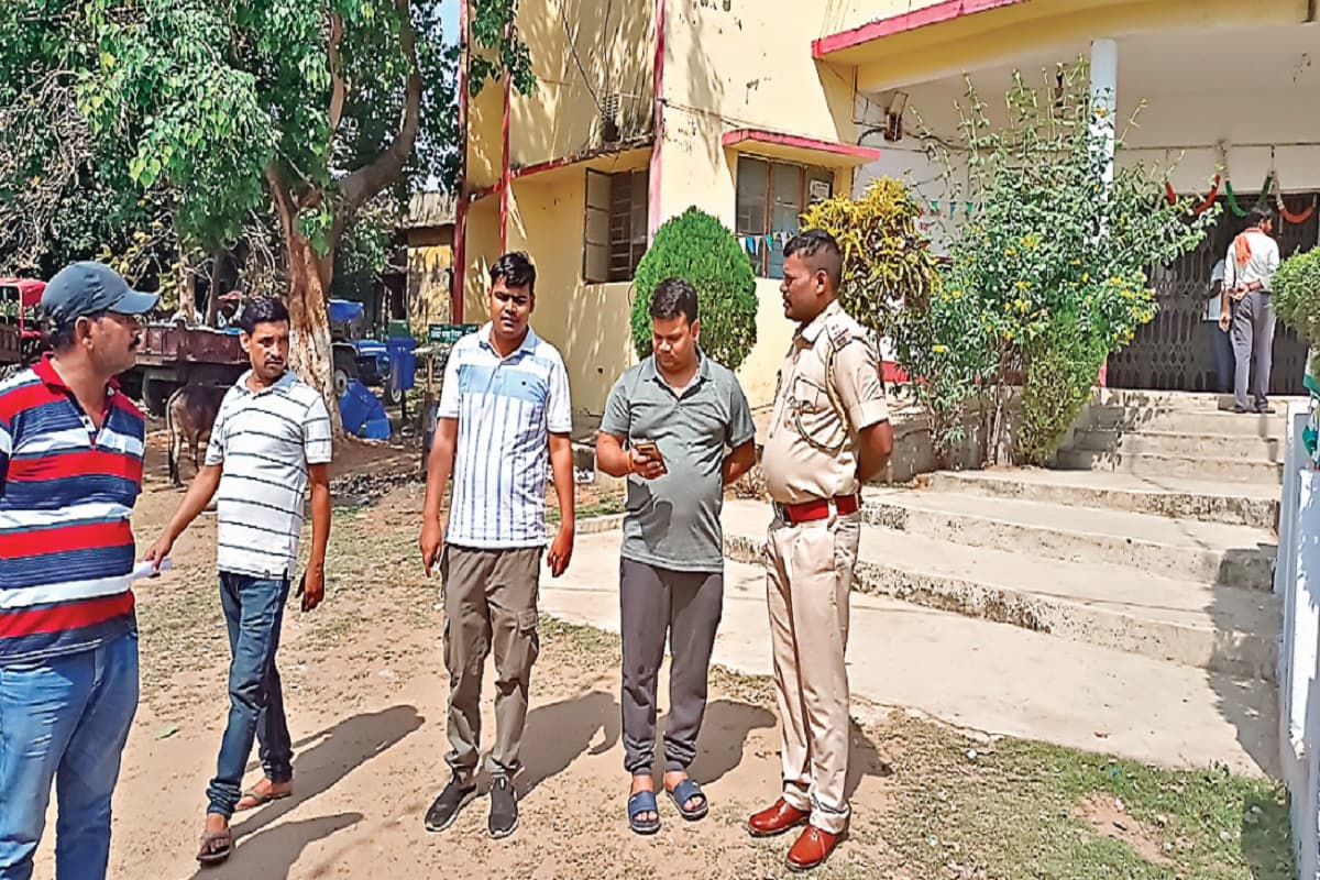 झारखंड के देवघर में अवैध बालू ढुलाई के खिलाफ छापेमारी करने गये DMO की पिटाई, कुचलने का प्रयास