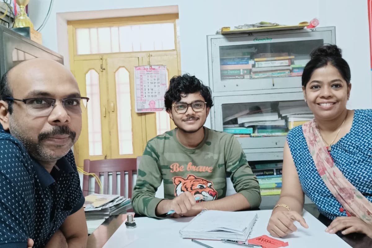 CUET-UG में देवघर के नीरज को बॉयोलॉजी में 100 परसेंटाइल, फिजिक्स-केमेस्ट्री में मिले 99 फीसदी अंक