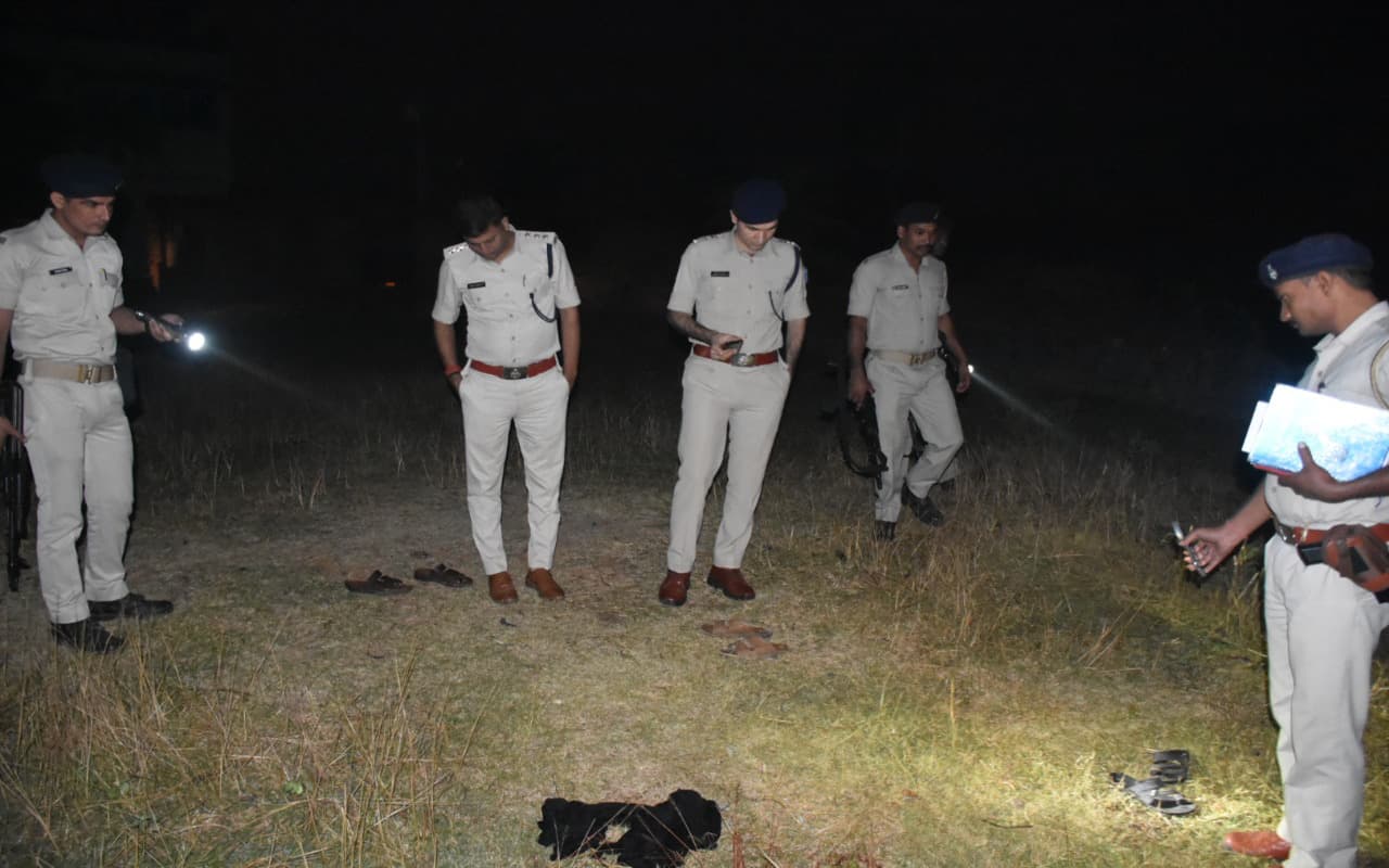 देवघर में एक बार फिर खूनी खेल, सलौनाटांड़ में जमीन विवाद में बम मारकर एक की हत्या, नाबालिग सहित दो घायल