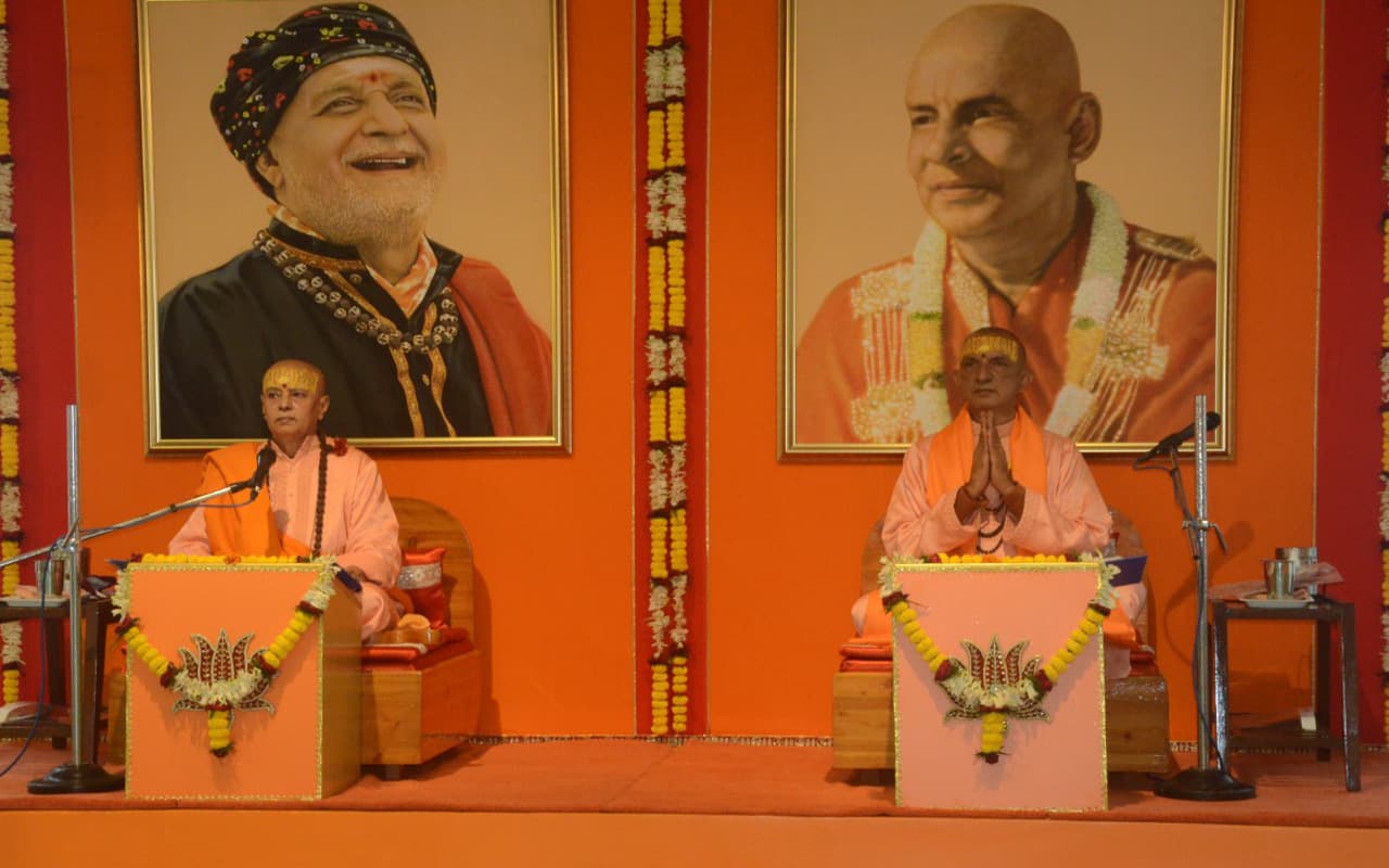 देवघर रिखियापीठ में शतचंडी महायज्ञ पर बोले स्वामी निरंजनानंद- घर में रहकर भी करें देवी मां की आराधना