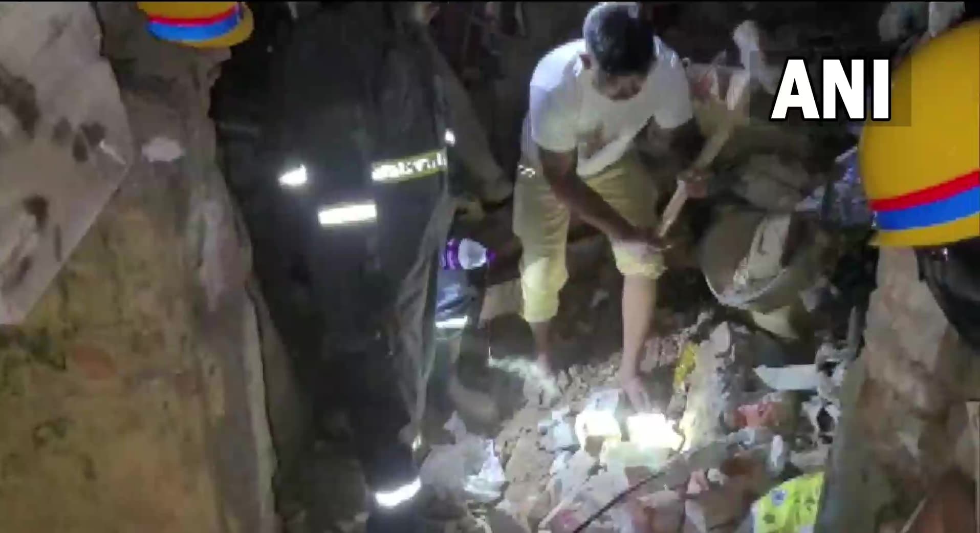 Deoria News: देवरिया में बड़ा हादसा, दो मंजिला मकान गिरने से 3 लोगों की मौत, सीएम योगी ने जताया दुख