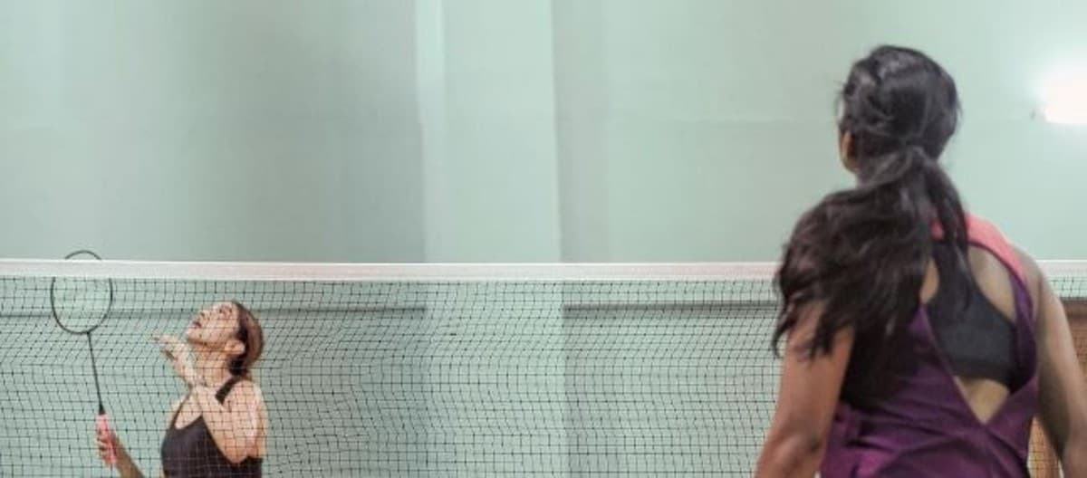 PV Sindhu के साथ बैडमिंटन खेलती दिखीं दीपिका पादुकोण, फैन्स बोले- बायोपिक बनने वाली है