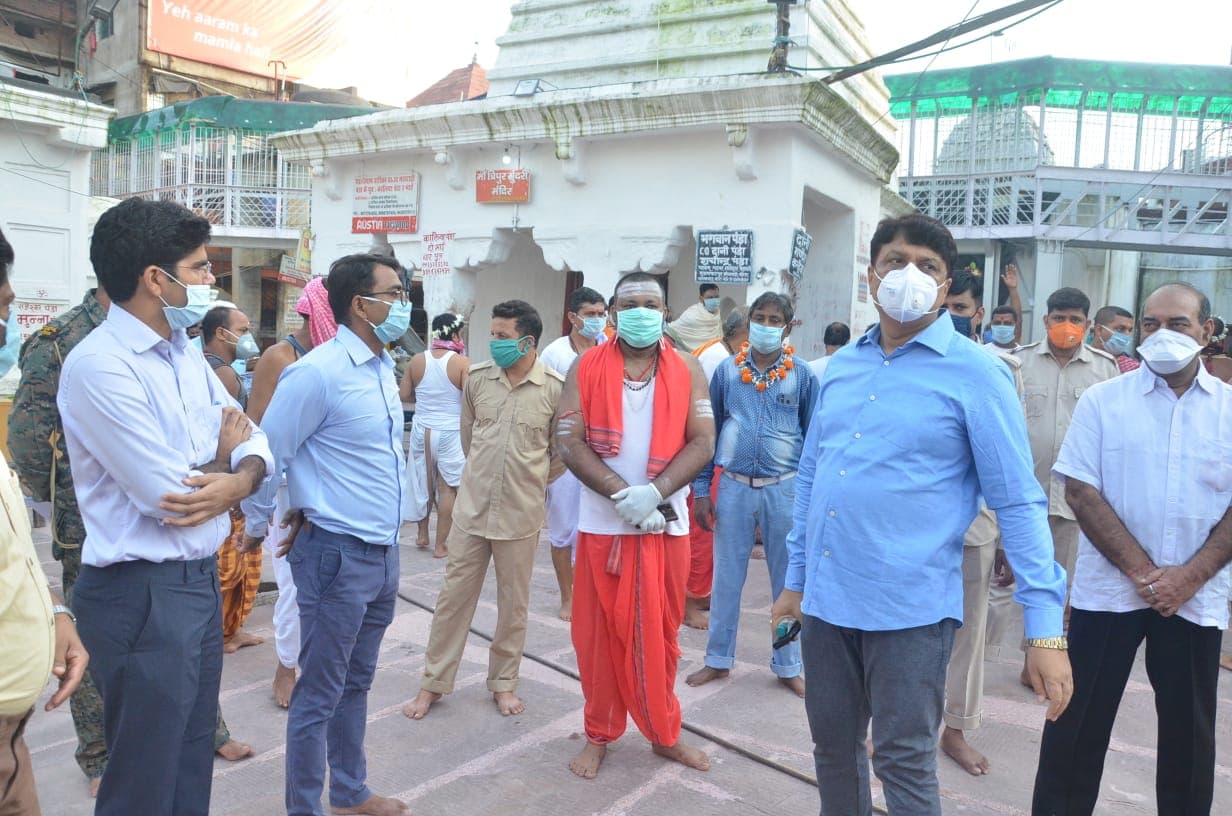 Sawan 2020 : बाबा बैद्यनाथ का श्रद्धालुओं ने किया दर्शन, की स्पर्श पूजा, सुप्रीम कोर्ट के आदेश पर खुला मंदिर