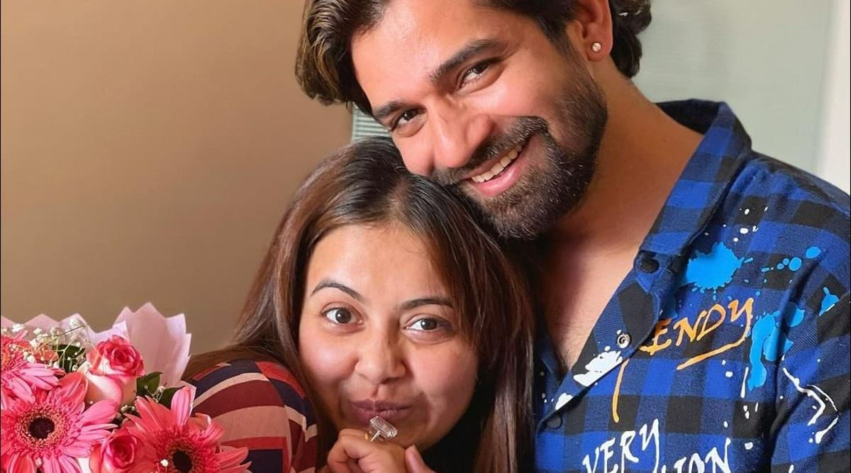 देवोलीना भट्टाचार्जी और विशाल सिंह ने नहीं की है सगाई, तसवीरों के साथ 'Its Official' लिखने का राज खुला