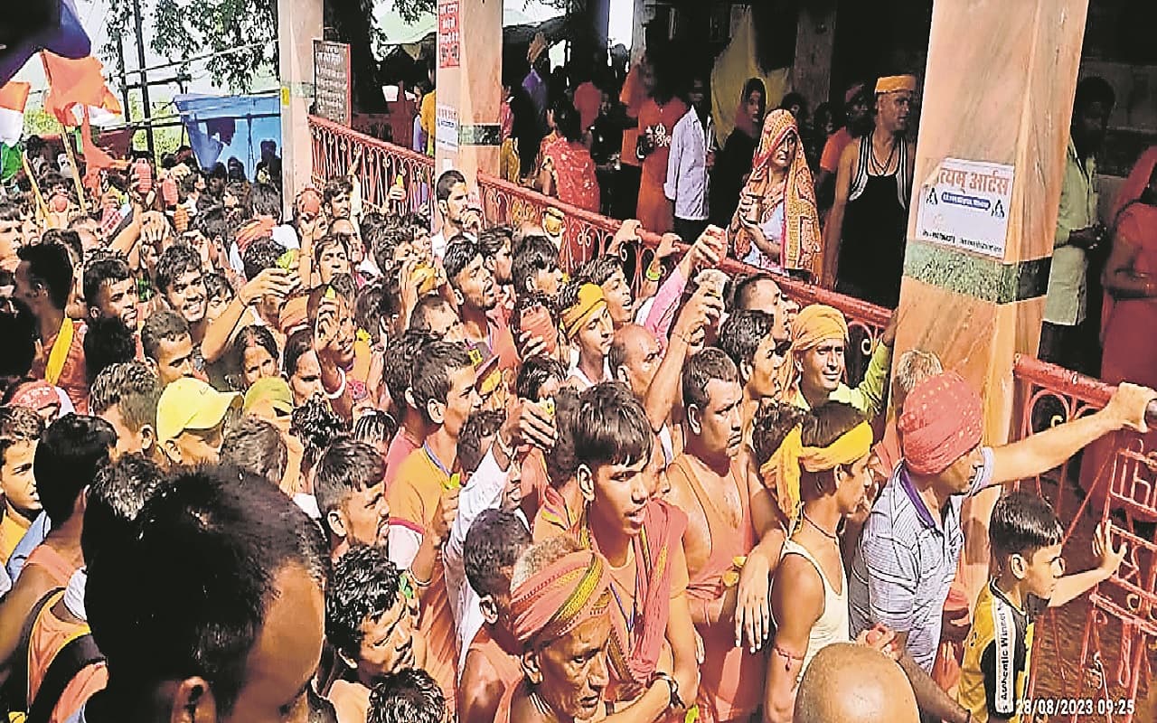 सावन की आखिरी सोमवारी पर बोलबम के जयकारों से गूंजी वाणावर की वादियां, सिद्धनाथ मंदिर में उमड़ी भीड़