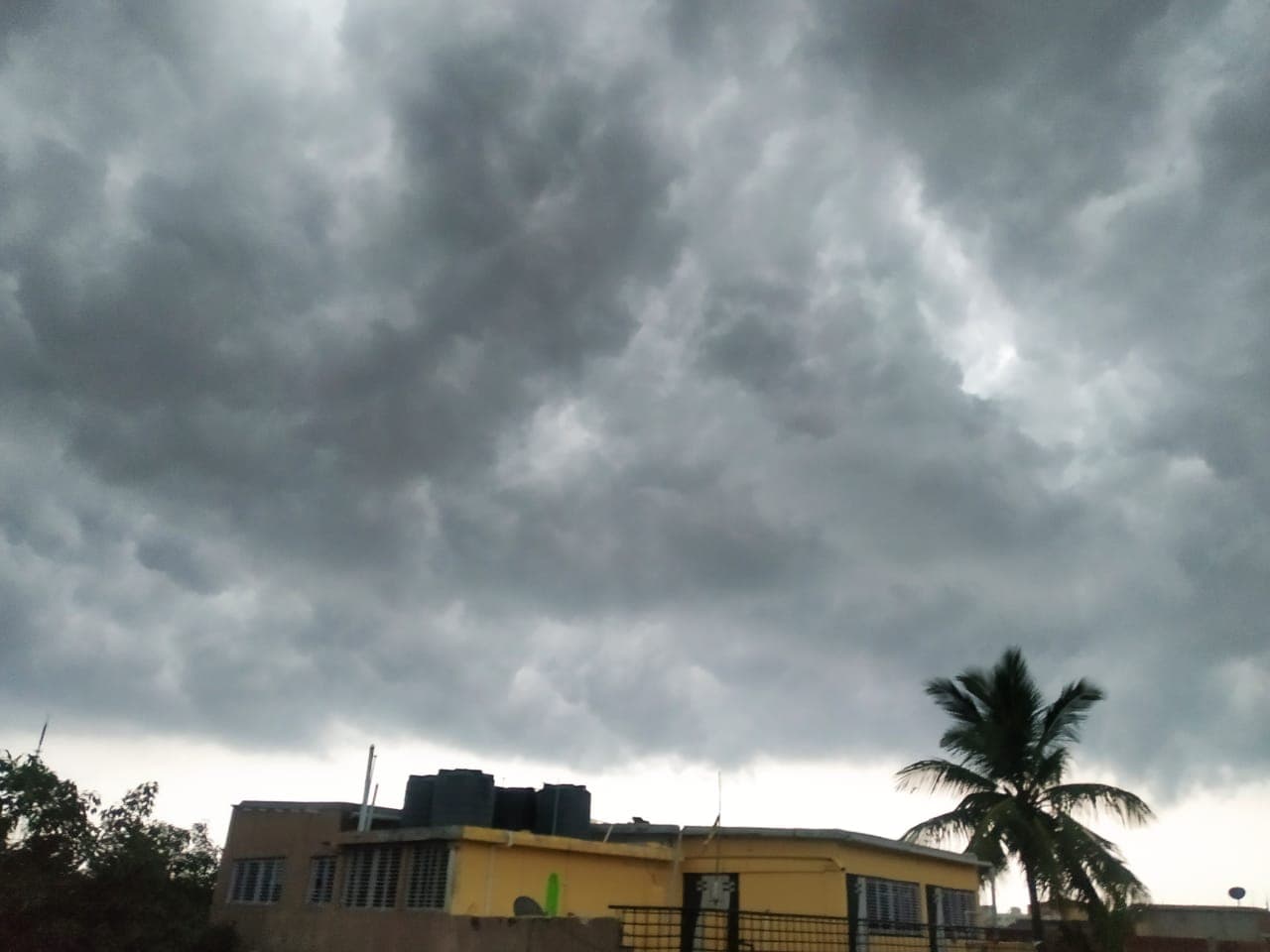 Weather Forecast Update :  दिल्ली में 15 साल में सबसे गर्म दिन रहा बुधवार, इन राज्यों में आज होगी बरिश