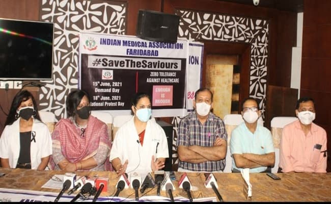 बिहार के अस्पतालों की OPD सेवा 4 घंटे रही ठप्प, बाबा रामदेव के बयान से नाराज डॉक्टरों ने किया विरोध प्रदर्शन